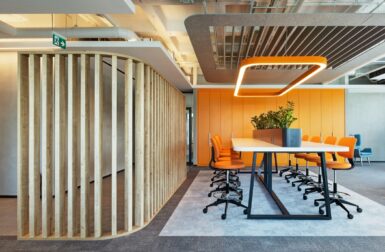 A Bright Mercedes-Benz Office in Turkey Encourages Collaboration